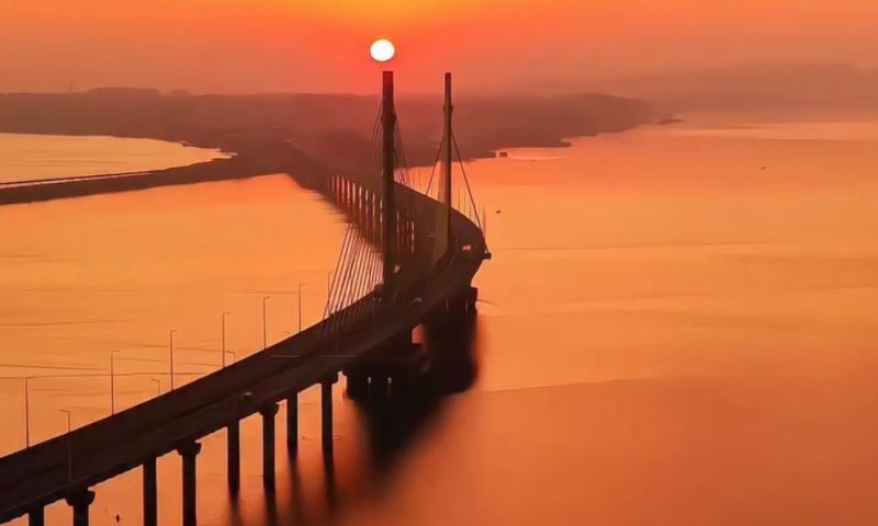 (Vídeo) Vídeo do amanhecer na Ponte Anita Garibaldi chama atenção pela beleza; assista