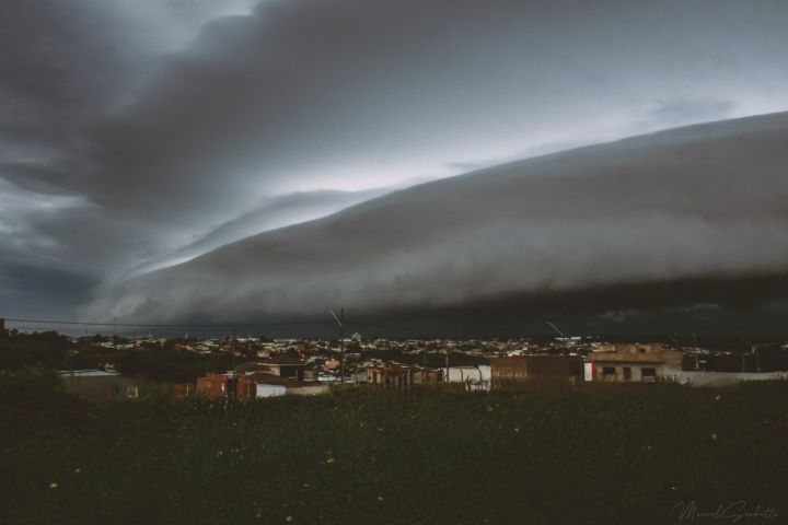 Frente fria ganha força e deixa 5 estados na rota de chuva intensa e temporais; veja onde o risco será maior