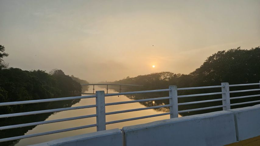 Amanhecer com neblina encanta nas pontes sobre o Rio Tubarão nesta quarta-feira, 26