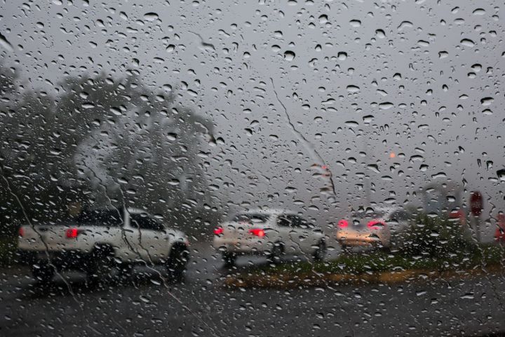 Temporais avançam por Santa Catarina e chuva ganha força entre domingo e segunda