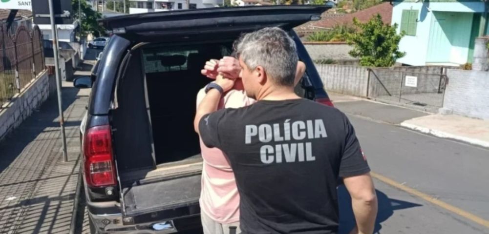 Homem diz ter poderes espirituais para realizar desejos, abusa de adolescentes e é preso em Orleans