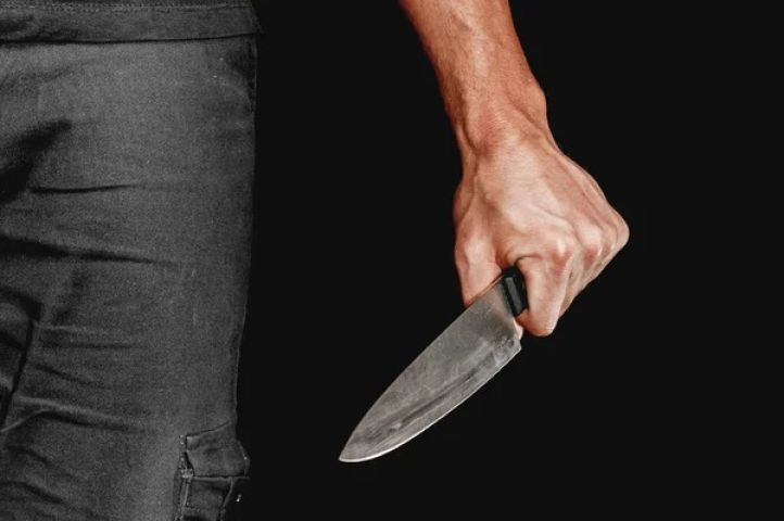 Homem de 34 anos é morto a facadas após briga em frente a bar em Sangão