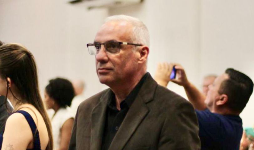 Morre aos 60 anos Moisés Alborghetti, conhecido por atuar como garçom em eventos de Tubarão
