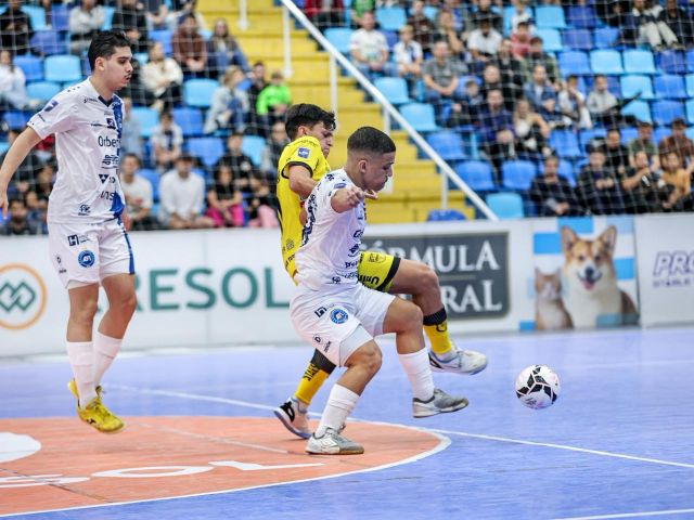 Tubarão Futsal luta até o fim, mas é derrotado no jogo de ida dos playoffs da Liga Nacional de Futsal
