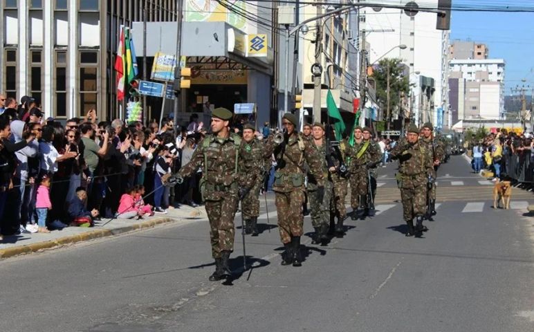 Tubarão divulga a ordem dos 50 grupos que participarão do desfile de 7 de Setembro; confira