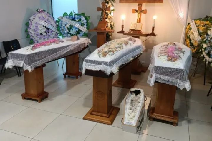Cachorrinha é velada junto aos seus tutores no Mato Grosso do Sul; família morreu em grave acidente