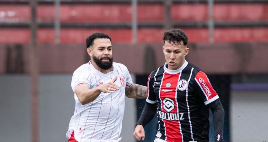 Hercílio Luz vence Joinville e cola na liderança da Copa SC