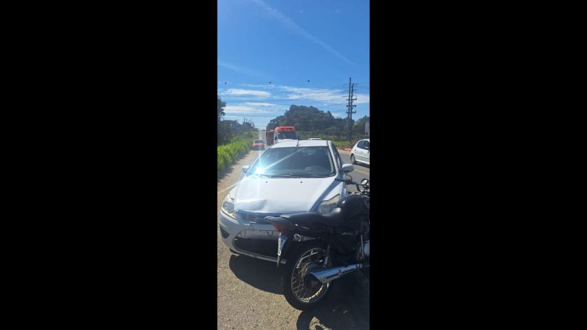 Jovem fica ferida após colisão com carro na SC-108, em Braço do Norte