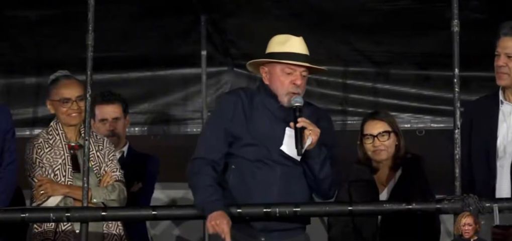 Lula diz que acabar com bets não vai prejudicar o futebol e brinca com Palmeiras