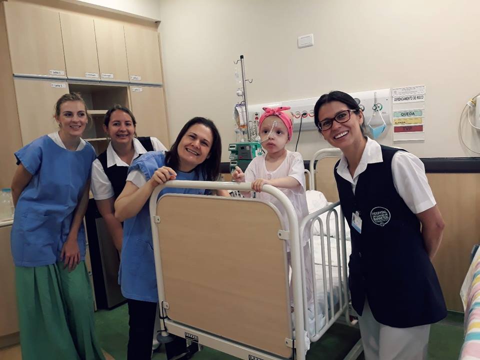 A medula pegou! Pais de Tubarão comemoram sucesso de transplante na filha de 2 anos
