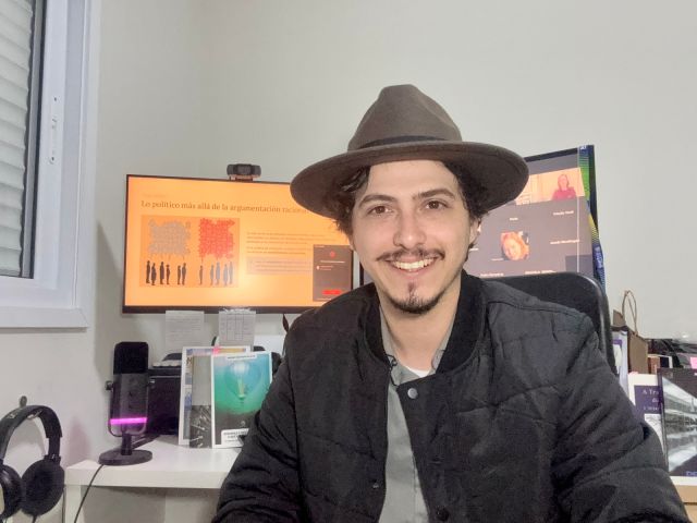 Cientista político tubaronense apresenta pesquisa em evento internacional