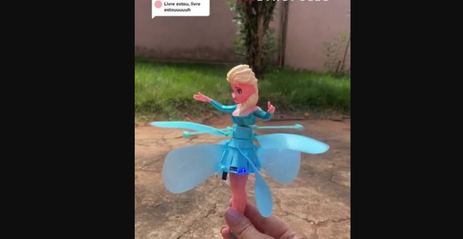 (Vídeo) Viral: garotinhas brincam com boneca voadora pela primeira e última vez 