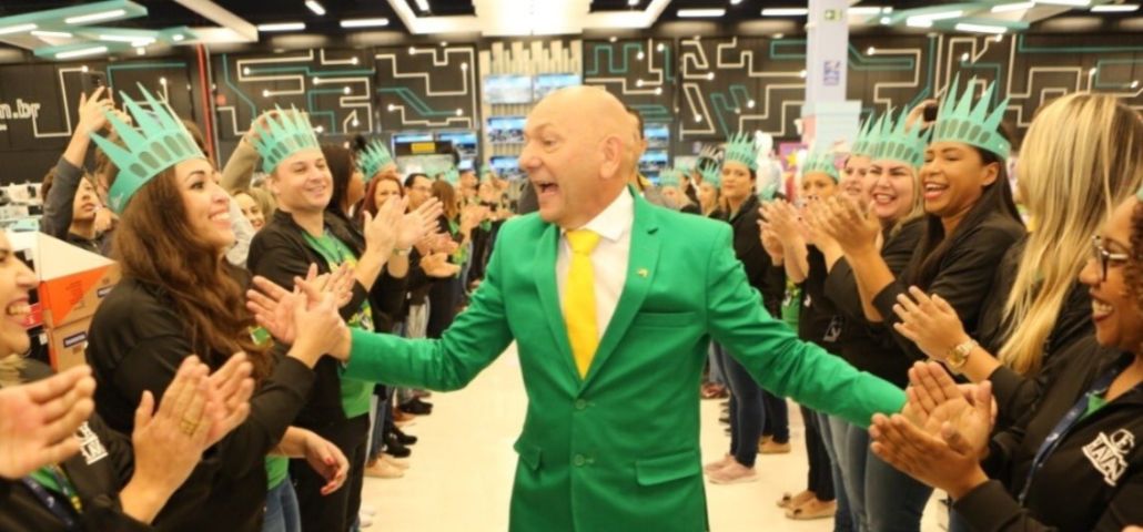 Luciano Hang é proibido pela Justiça de fazer manifestação política dentro da Havan