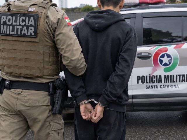Polícia Militar registra três ocorrências de tráfico de drogas em 24 horas na região; adolescente de 17 anos foi apreendido