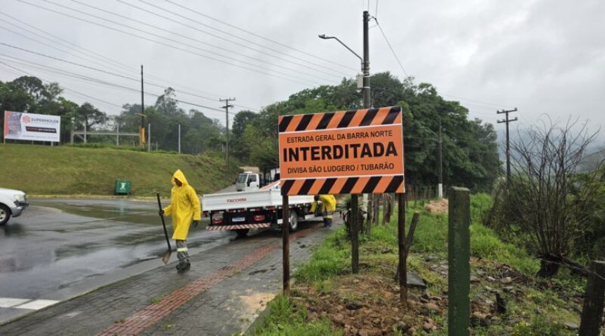 Mesmo com chuvas, obras na Estrada Geral da Barra do Norte têm início e via é interditada