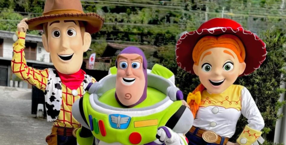 Farol Shopping recebe espetáculo inspirado em universo de Toy Story no Dia das Crianças