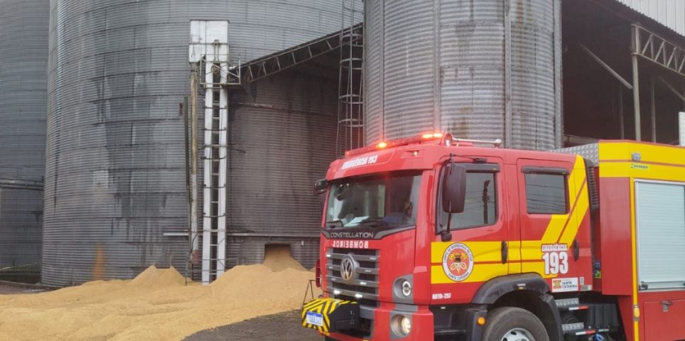 Trabalhador morre soterrado em silo de grãos em Turvo