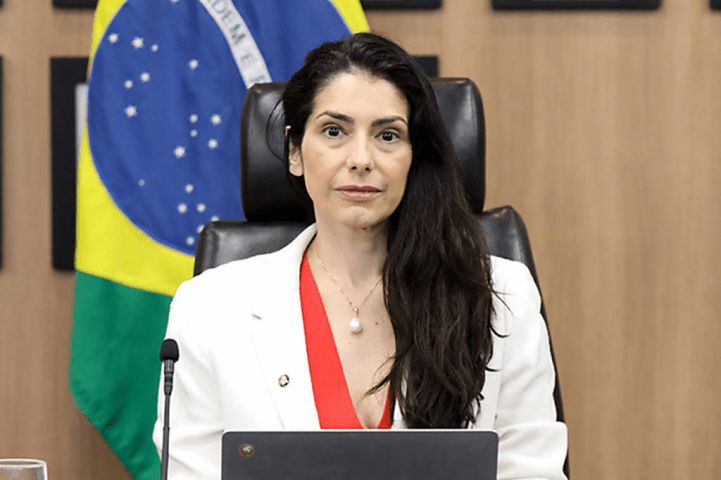 Ministra do TSE que mudou regras do debate da Globo declarou voto em Lula em 2022