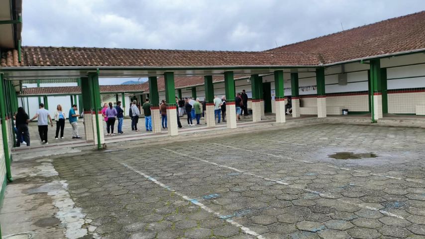 (Vídeo) Grão Pará: eleitores comparecem à EEB Dr. Miguel de Patta para votação