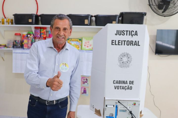 Candidato a deputado federal, Julio Garcia vota em Criciúma
