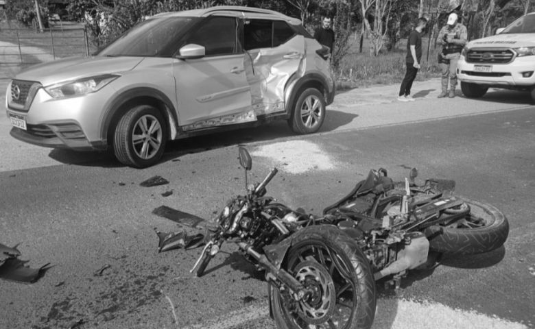 Motociclista de 24 anos fica gravemente ferida após colisão com carro na SC-370
