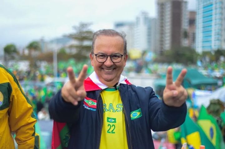 Jorginho Mello é reeleito governador de Santa Catarina no primeiro turno