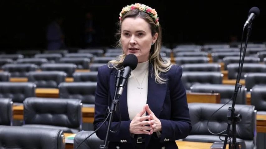 Júlia Zanatta bate recorde e se torna a deputada federal mais votada da história de SC