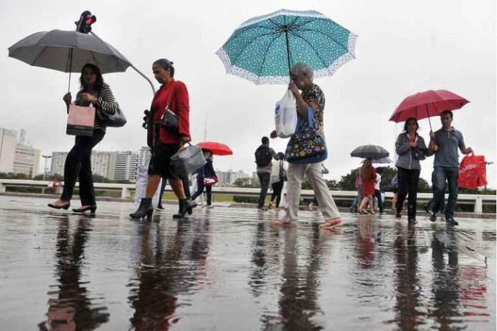 Defesa Civil de Tubarão alerta para chuva persistente entre esta noite e terça-feira (6)