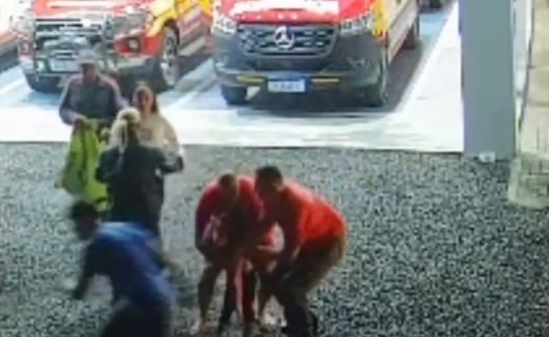 (Vídeo) Bombeiro salva menina de 7 anos após engasgamento em Braço do Norte