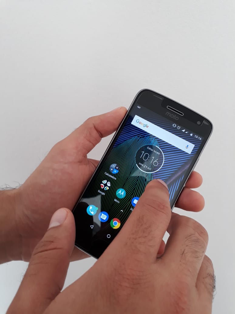 Celulares mudam o horário sozinho neste fim de semana