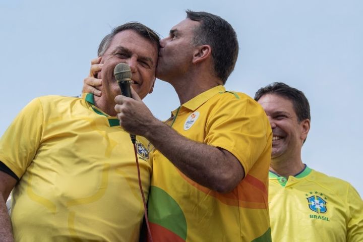 PGR dá parecer favorável a visita de Flávio Bolsonaro ao pai, o ex-presidente Jair Bolsonaro