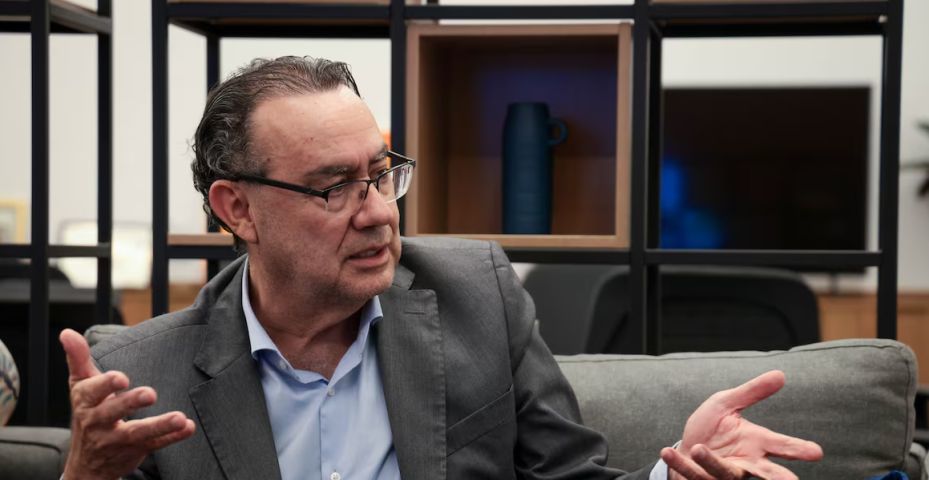 Augusto Cury sela apoio a Flávio Bolsonaro no 2º turno das eleições presidenciais