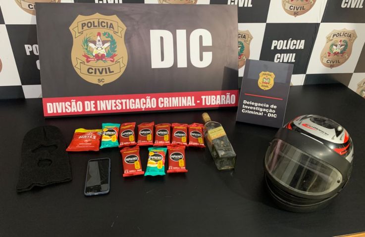 Jovem de 19 anos é preso por roubo e estupro após ameaçar funcionária com faca em Tubarão