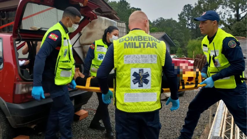 Bebê de 9 meses sai ileso de acidente em que irmãs são arremessadas para fora de carro em SC