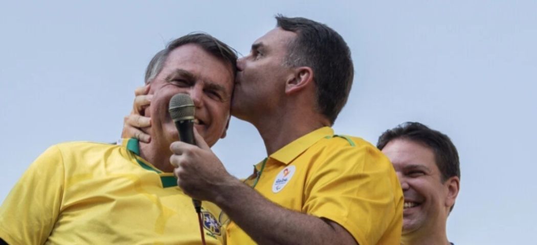Moraes libera Flávio Bolsonaro para voltar a visitar o pai após 90 dias de proibição