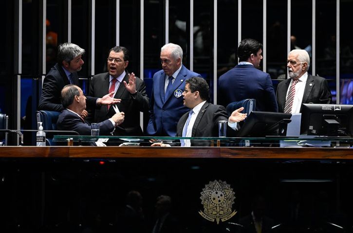 Senado aprova fim da escala 6x1 em primeiro turno