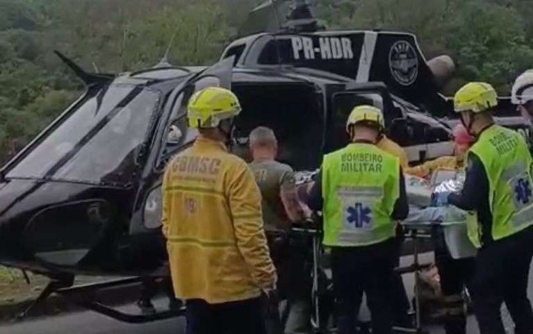 Mulher sofre traumatismo grave após colisão entre carro e caminhão em Urussanga