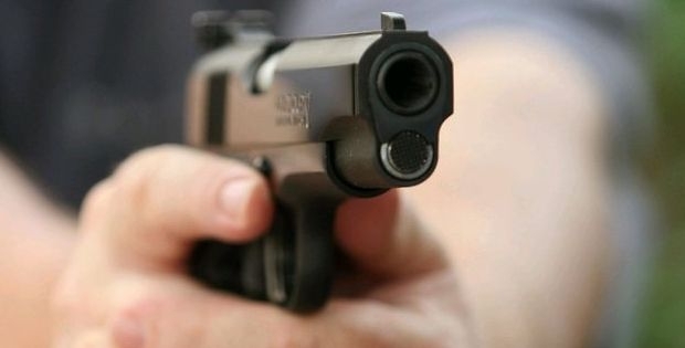 Jovem de 26 anos é baleado em Capivari de Baixo