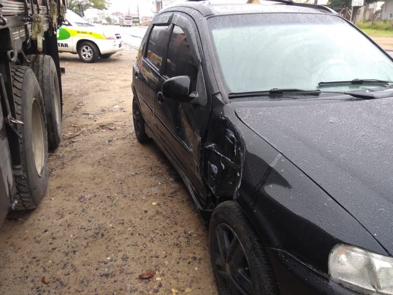 Colisão entre caminhão e carro é registrada na SC-370