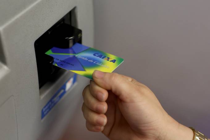 No País: PF deflagra operação contra fraude no saque do abono do PIS