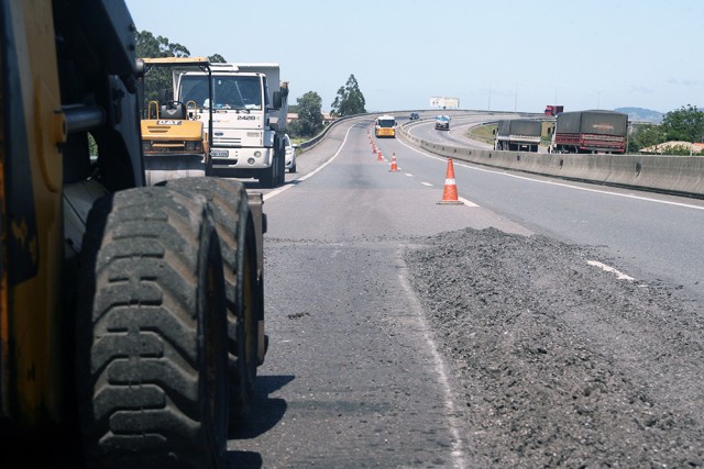 BR-101: trabalhos continuam na segunda-feira, em Laguna