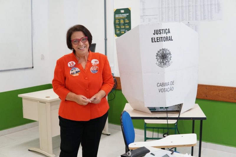 PF inocenta Ideli Salvatti por doação recebida em 2010