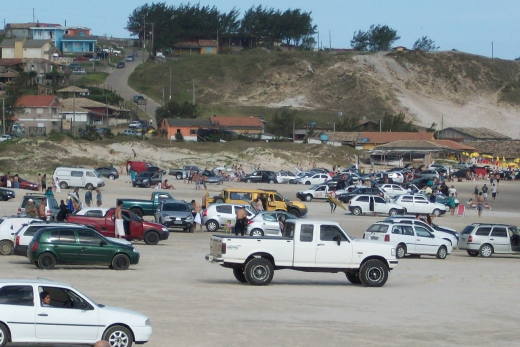 Veículos são alvos de roubo em praias de Laguna
