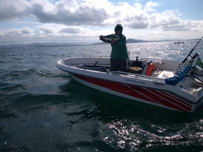 Bombeiros do Extremo Sul auxiliam na busca por pescador desaparecido no mar