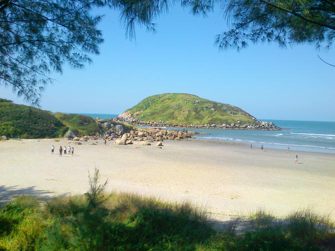 Imbituba recebe mutirão de limpeza para o verão